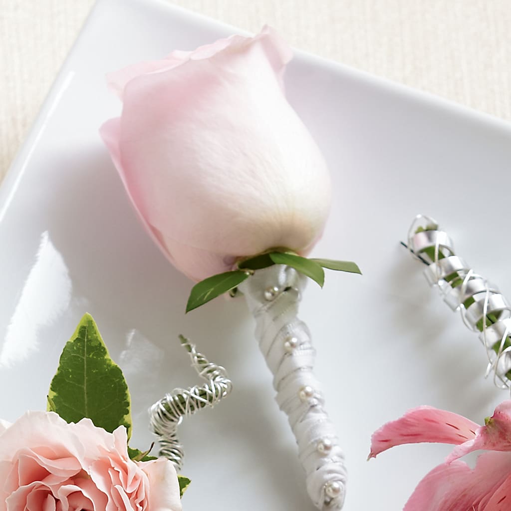 Pink Rose Boutonniere – GEHRKE FLORAL & GREENHOUSES, Mondovi WI