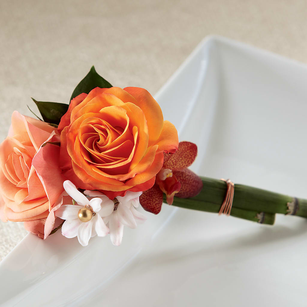 Sunset Dream Boutonniere – GEHRKE FLORAL & GREENHOUSES, Mondovi WI