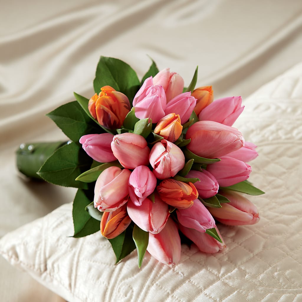 Embraceable Bouquet – GEHRKE FLORAL & GREENHOUSES, Mondovi WI