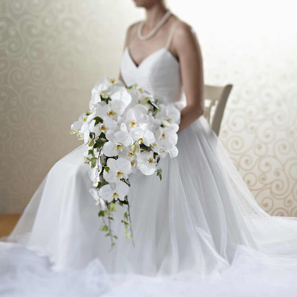 Classic White Bouquet – GEHRKE FLORAL & GREENHOUSES, Mondovi WI