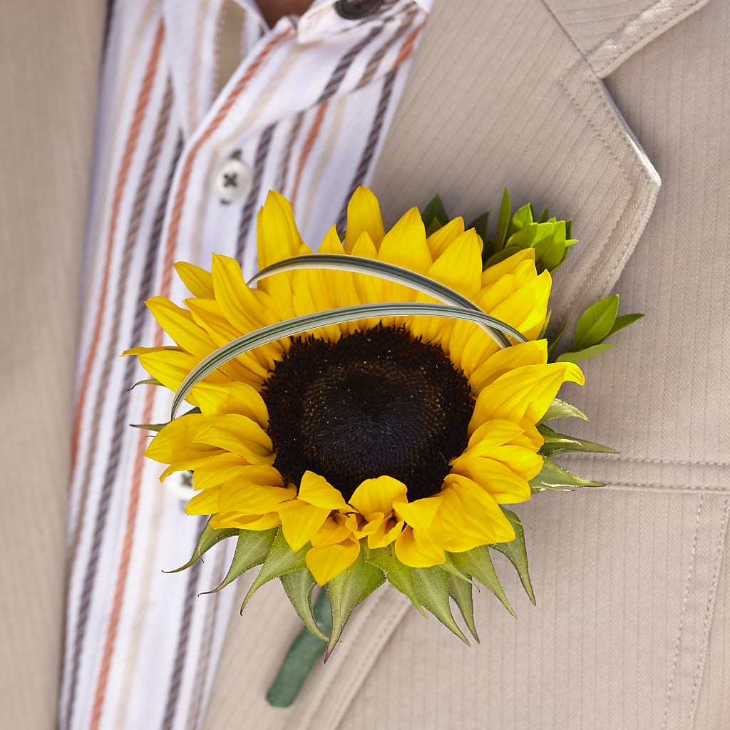 Free Spirit Boutonniere – GEHRKE FLORAL & GREENHOUSES, Mondovi WI