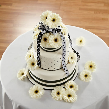 Simple Sophistication Cake Décor – GEHRKE FLORAL & GREENHOUSES, Mondovi WI